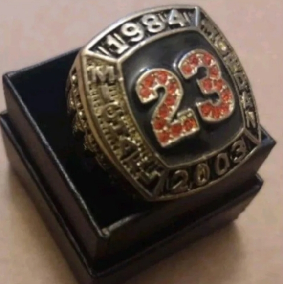 NEW! MICHAEL JORDAN CAREER HALL OF FAME SIZE 11 RING WITH RING BOX & POSTERS SET - Picture 3 of 17